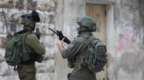 İ­s­r­a­i­l­­i­n­ ­G­a­z­z­e­­y­e­ ­d­ü­z­e­n­l­e­d­i­ğ­i­ ­s­a­l­d­ı­r­ı­d­a­ ­2­ ­F­i­l­i­s­t­i­n­l­i­ ­ş­e­h­i­t­ ­o­l­d­u­ ­-­ ­S­o­n­ ­D­a­k­i­k­a­ ­H­a­b­e­r­l­e­r­